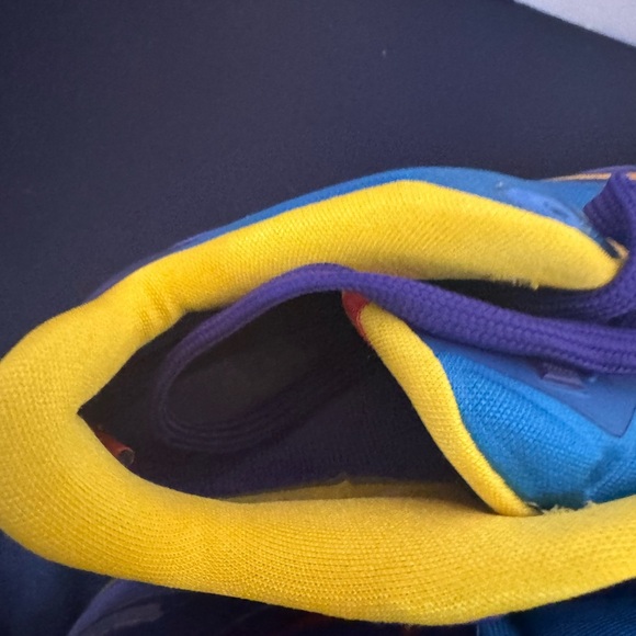 Nike Air Max XI Low GS Superman Blue, Red, Yellow; 2014 Size 6 Youth Womens 7.5 - Picture 10 of 16